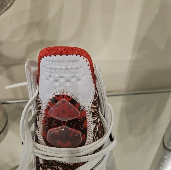 New Nike LeBron 19 XIX Sketch Sz10 Basketball Shoes White Red Black CZ…